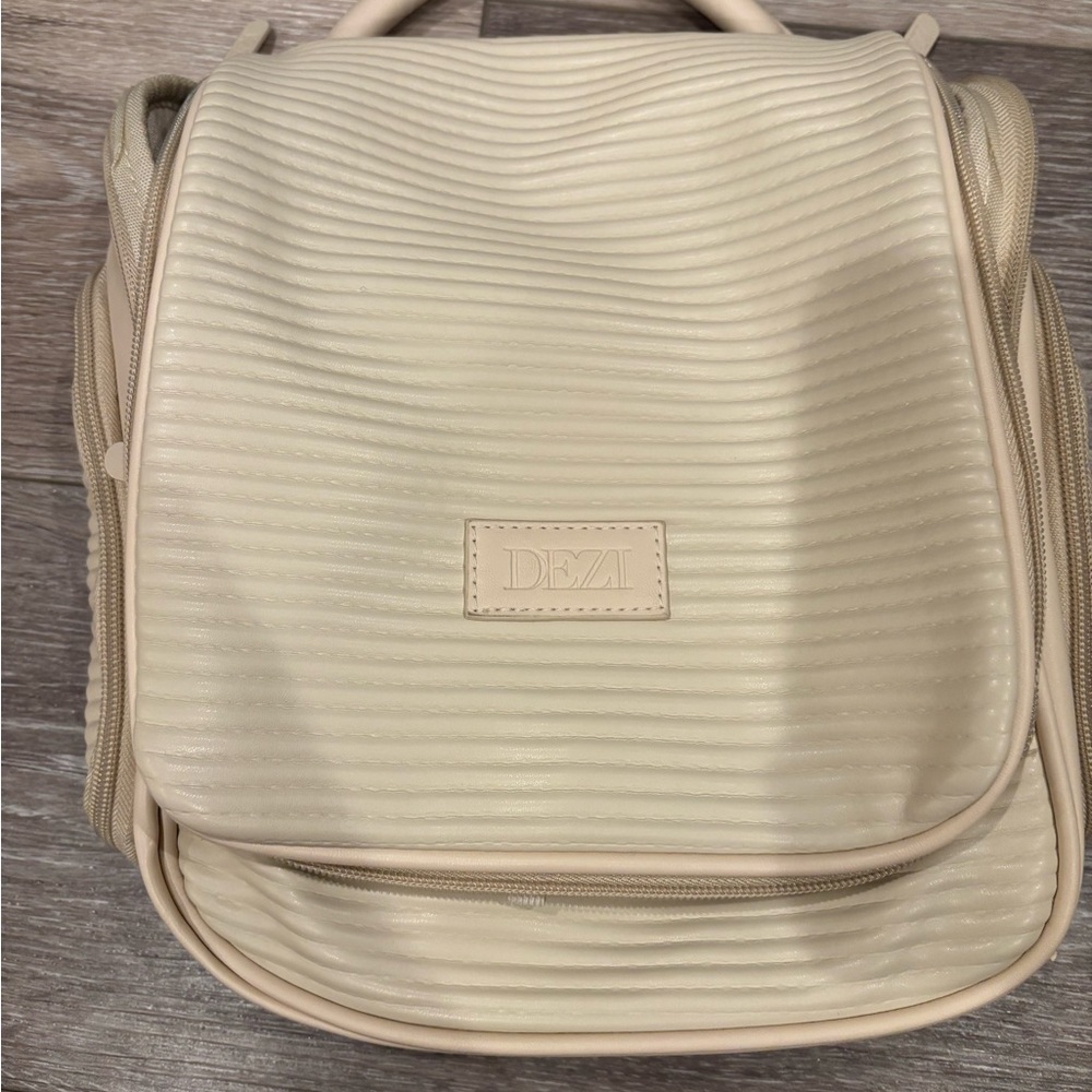 DEZI Beige Textured Women's toiletry bag